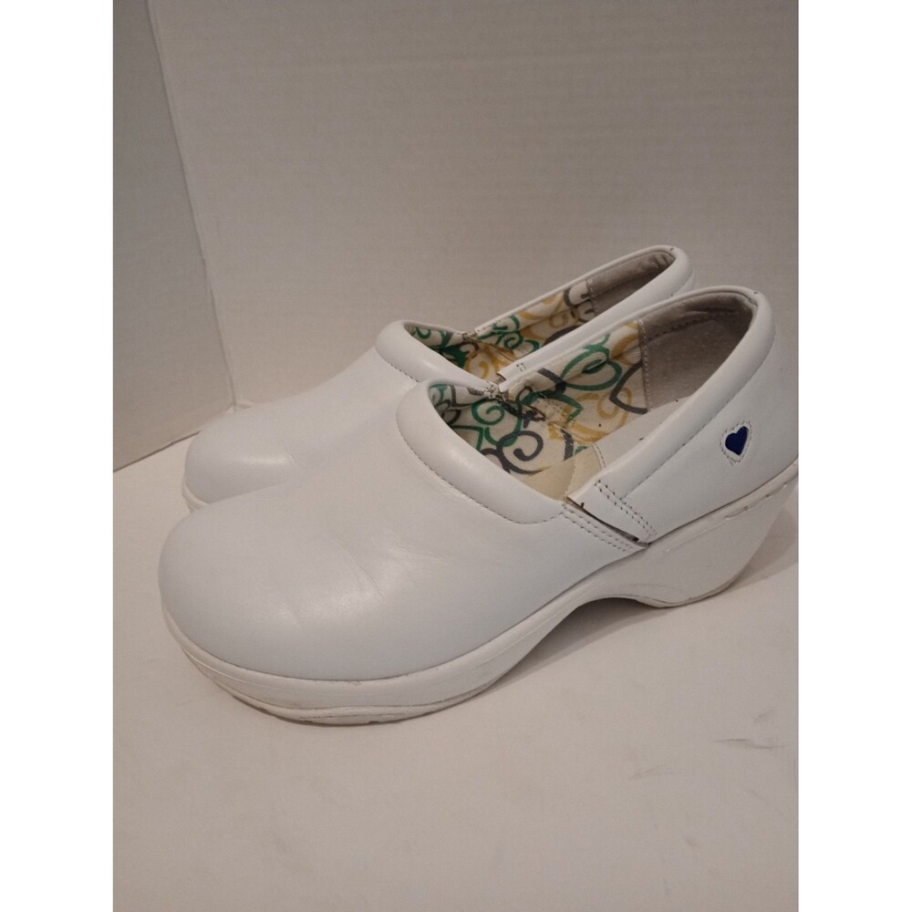 Nursemates Ladies Dove white Clogs Size 8W Wide